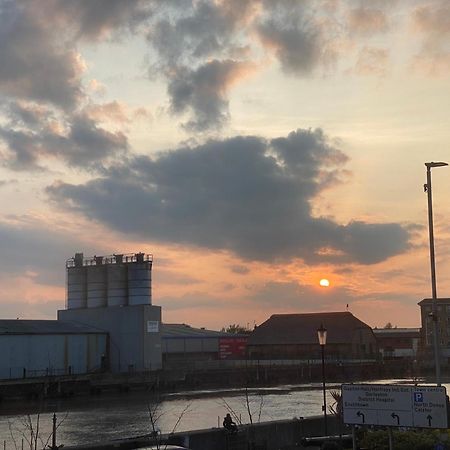 Spacious One Bedroom Flat With River View, 1E Great Yarmouth Exterior photo