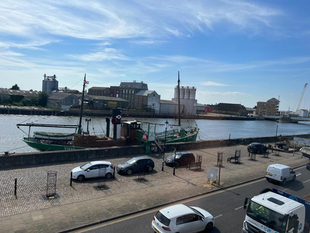 Spacious One Bedroom Flat With River View, 1E Great Yarmouth Exterior photo